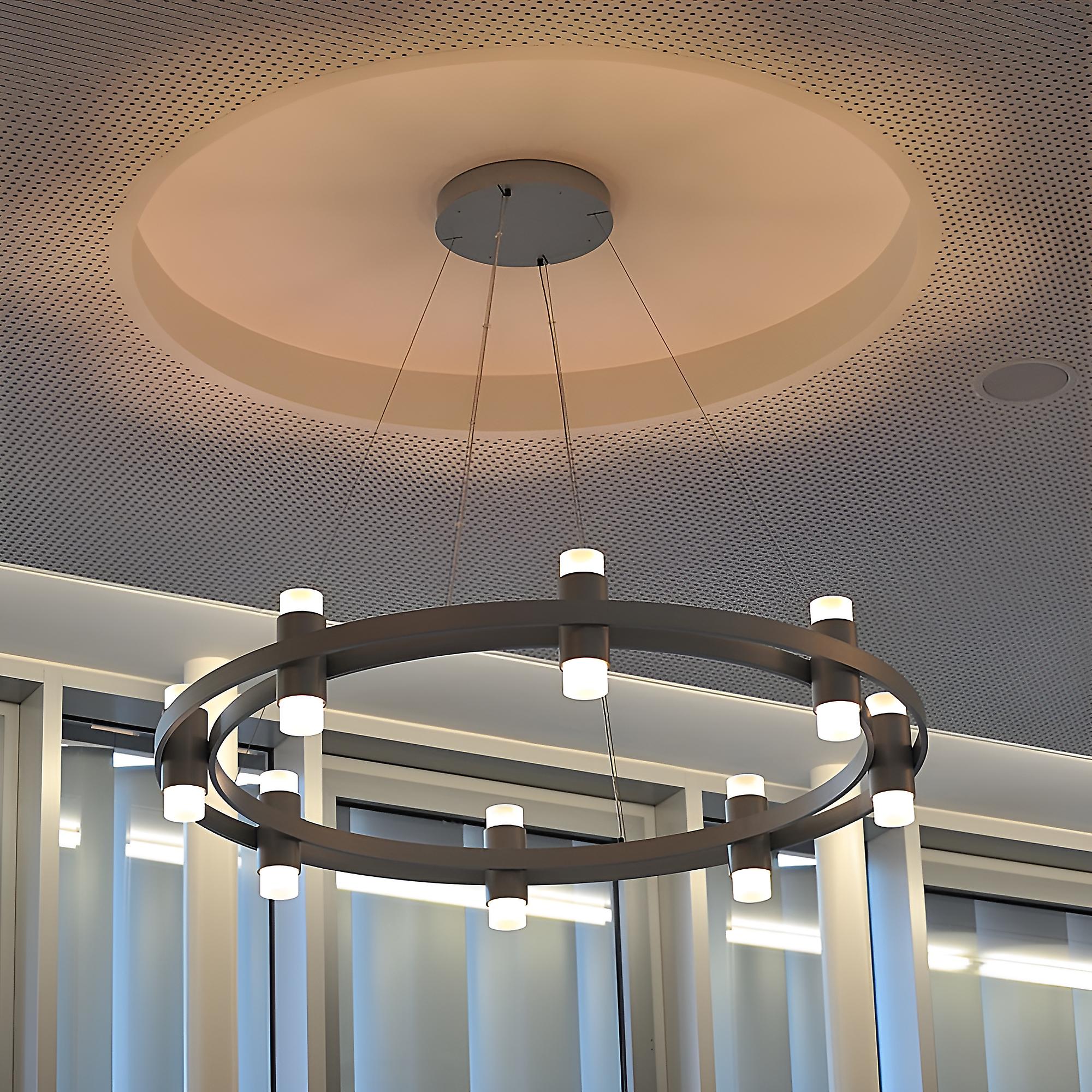 luxwerk Kronleuchter – Eleganz trifft auf moderne Technologie - luxwerk x.krone LED Kronleuchter – Eleganz trifft auf moderne Technologie