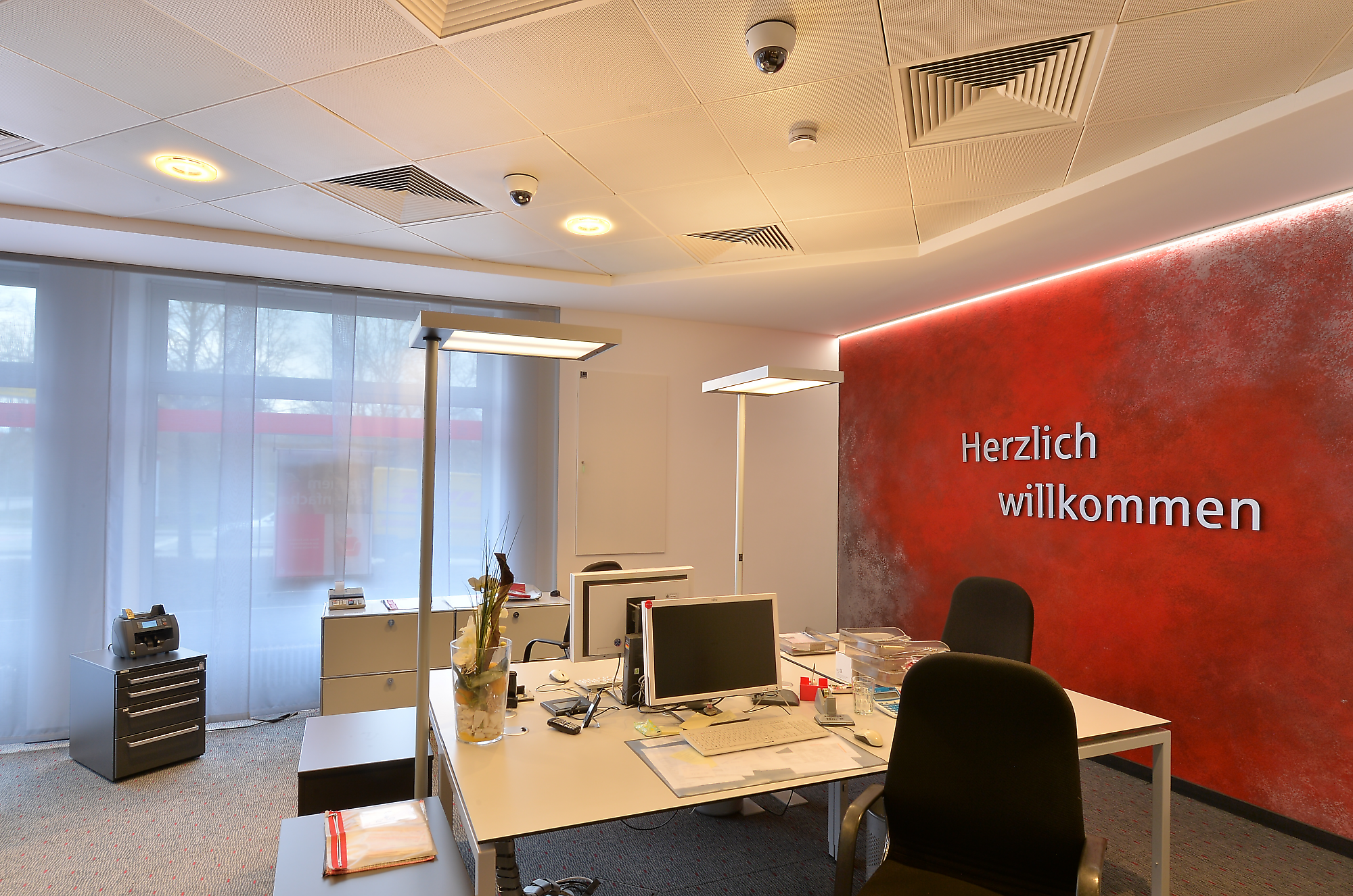 Kreissparkasse Augsburg, Zweigstelle Neusäß - Sanierung der Kreissparkasse Augsburg, Zweigstelle Neusäß Schmutterpark