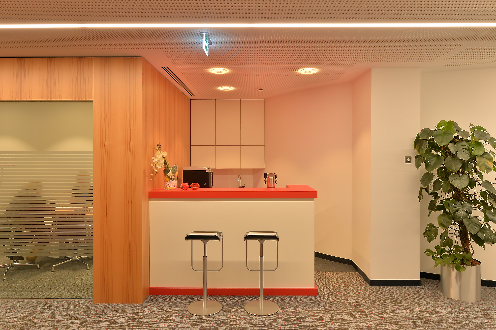 Kreissparkasse Augsburg, Zweigstelle Neusäß - Sanierung der Kreissparkasse Augsburg, Zweigstelle Neusäß Schmutterpark