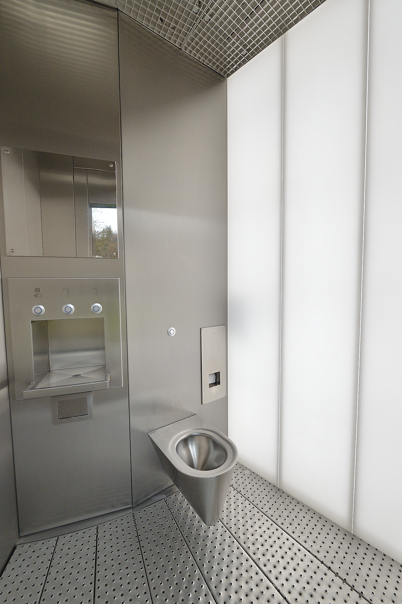 WC Anlagen Hessischer Straßenbau | Branche: Gesundheit und Soziales