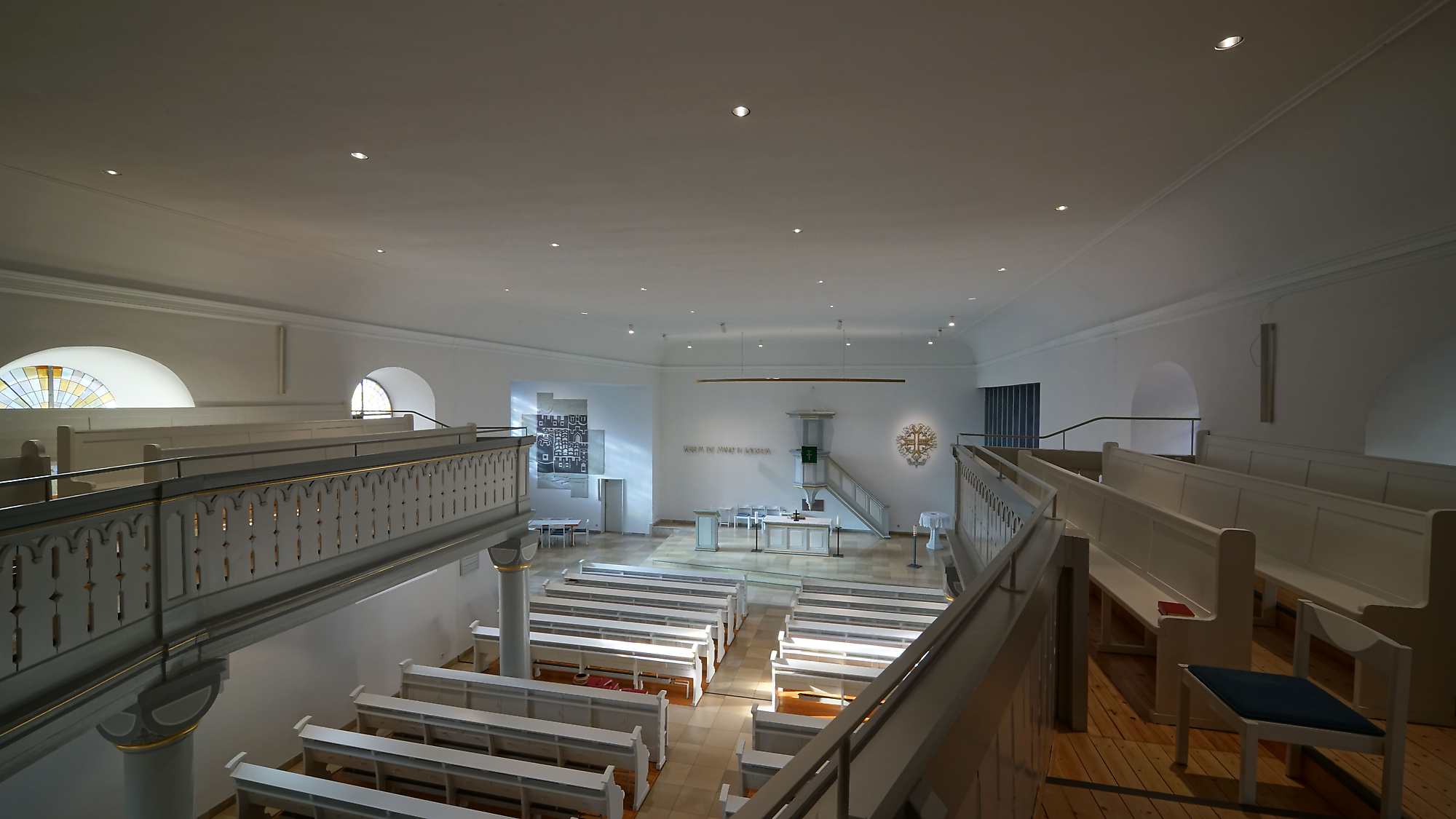 Hugenottenkirche Ludweiler - Strahlende Geschichte: Die neue Beleuchtung der Hugenottenkirche Ludweiler