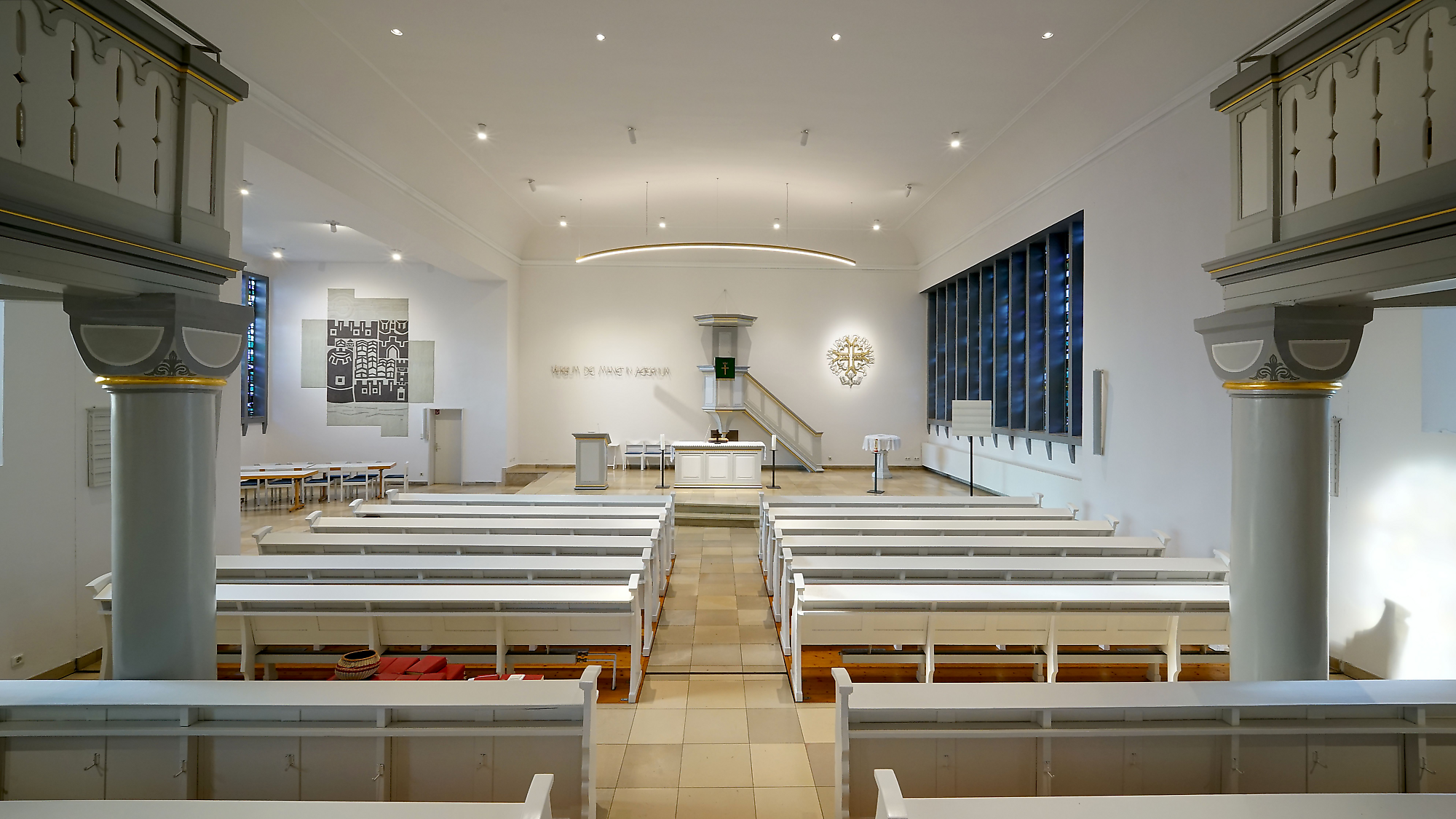 Hugenottenkirche Ludweiler - Strahlende Geschichte: Die neue Beleuchtung der Hugenottenkirche Ludweiler