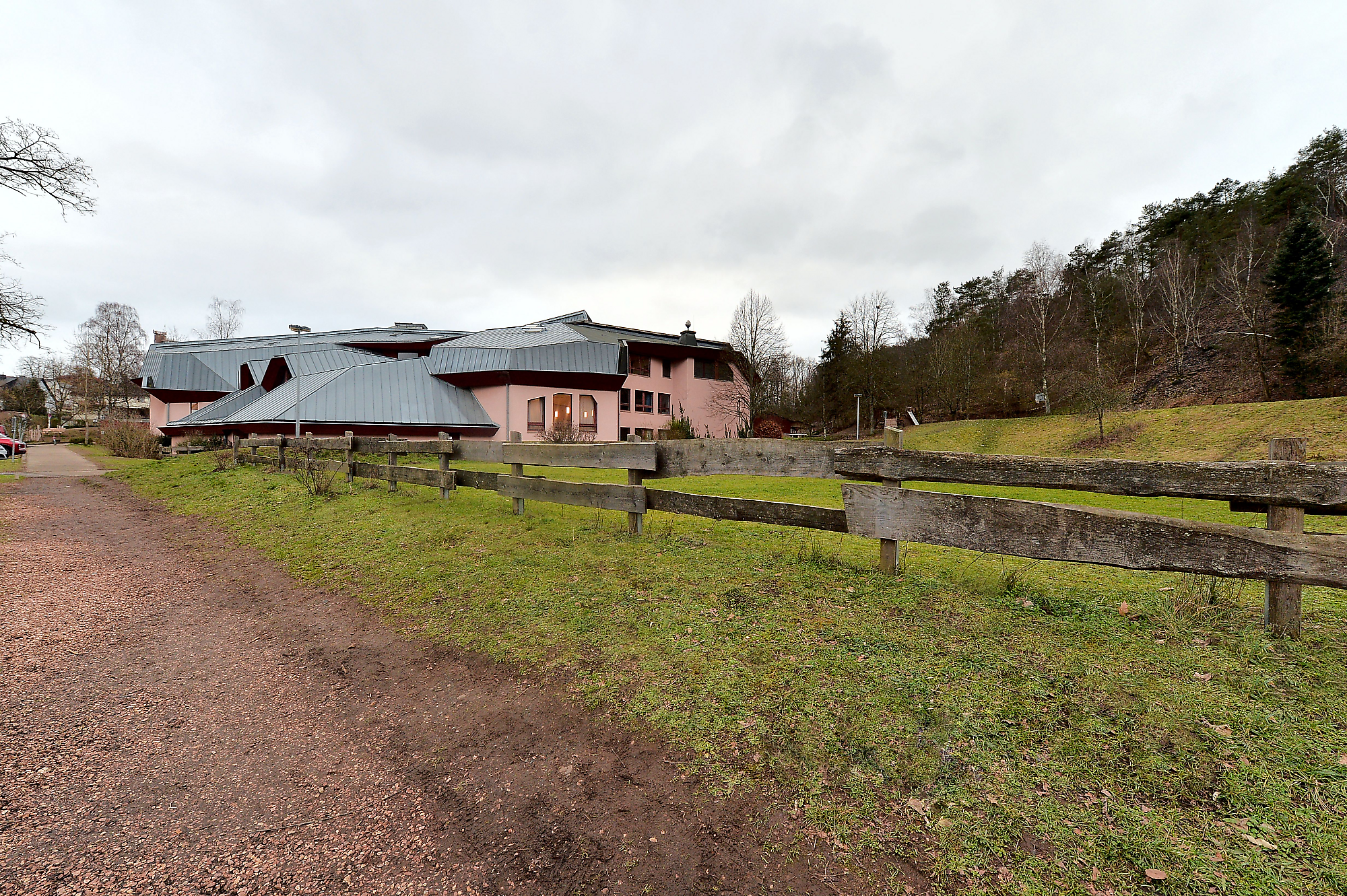Freie Waldorfschule Bexbach - Lichttechnische und -gestalterische Sanierung der Freien Waldorfschule Bexbach